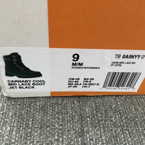 Timberland Women's Carnaby Cool 6" Water Resistant Boots, size 9 - Picture 2 of 12